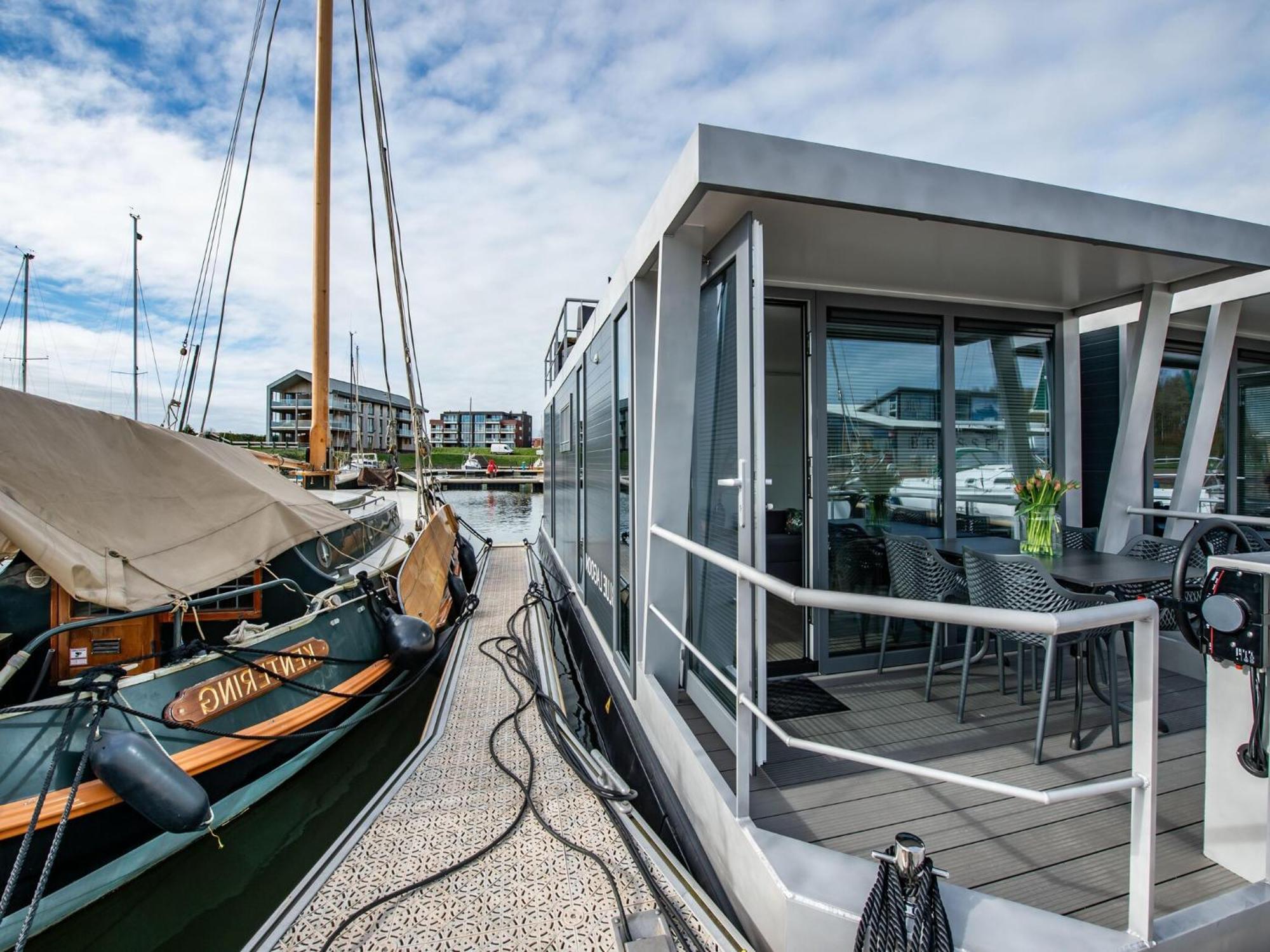 Waterlodge Blue Lagoon On A Jetty For 4 People Kamperland Extérieur photo