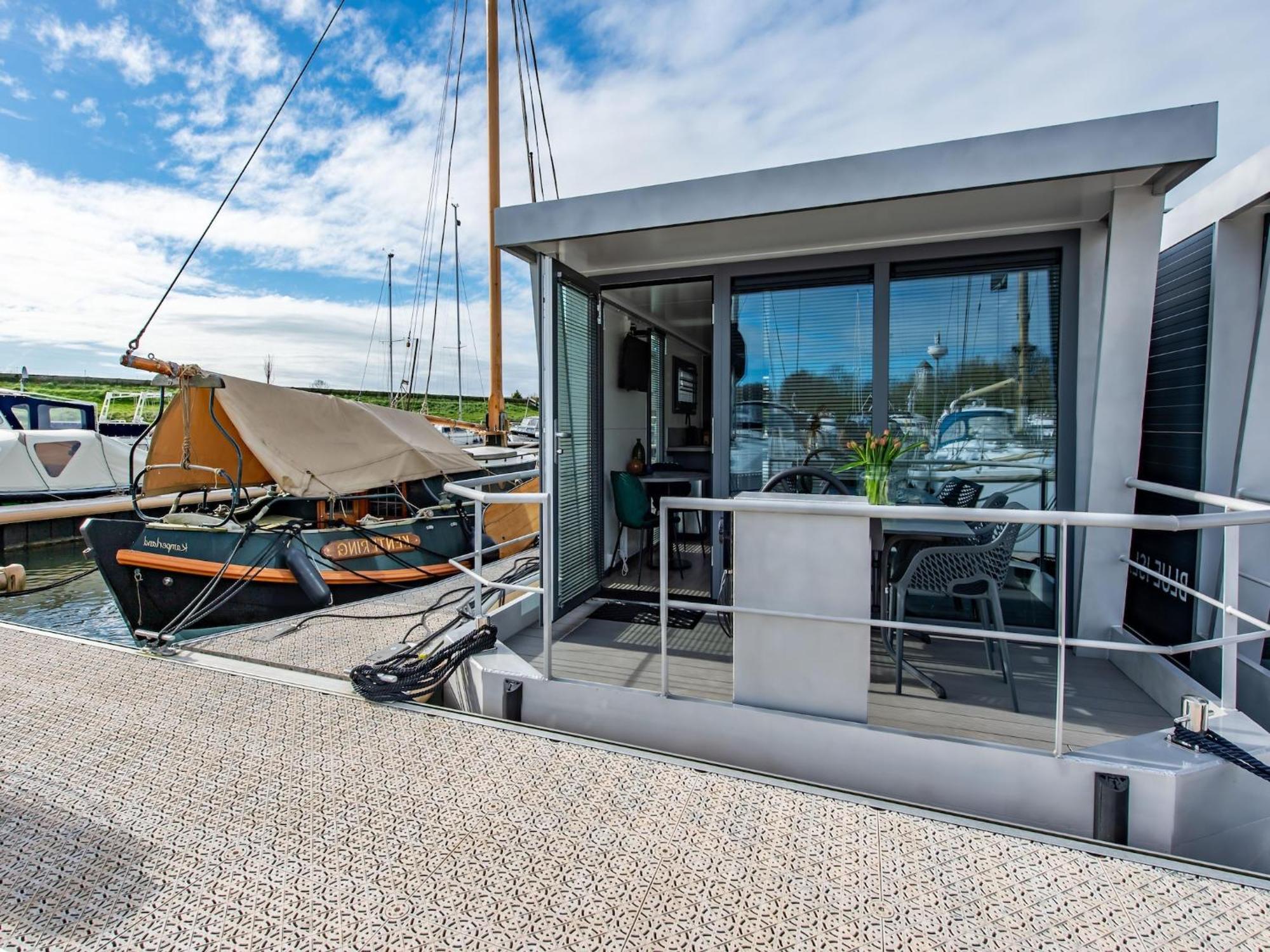 Waterlodge Blue Lagoon On A Jetty For 4 People Kamperland Extérieur photo