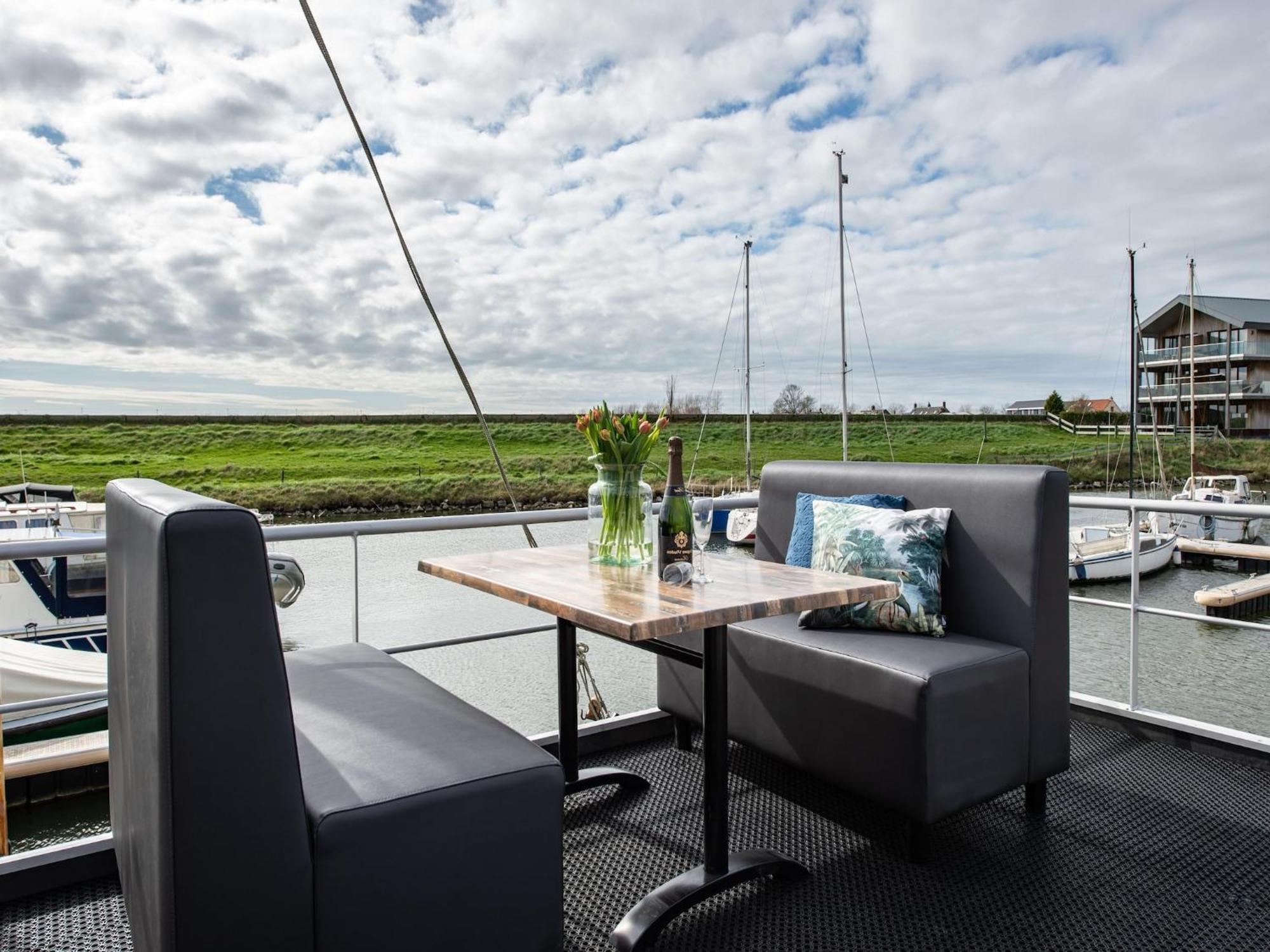 Waterlodge Blue Lagoon On A Jetty For 4 People Kamperland Extérieur photo