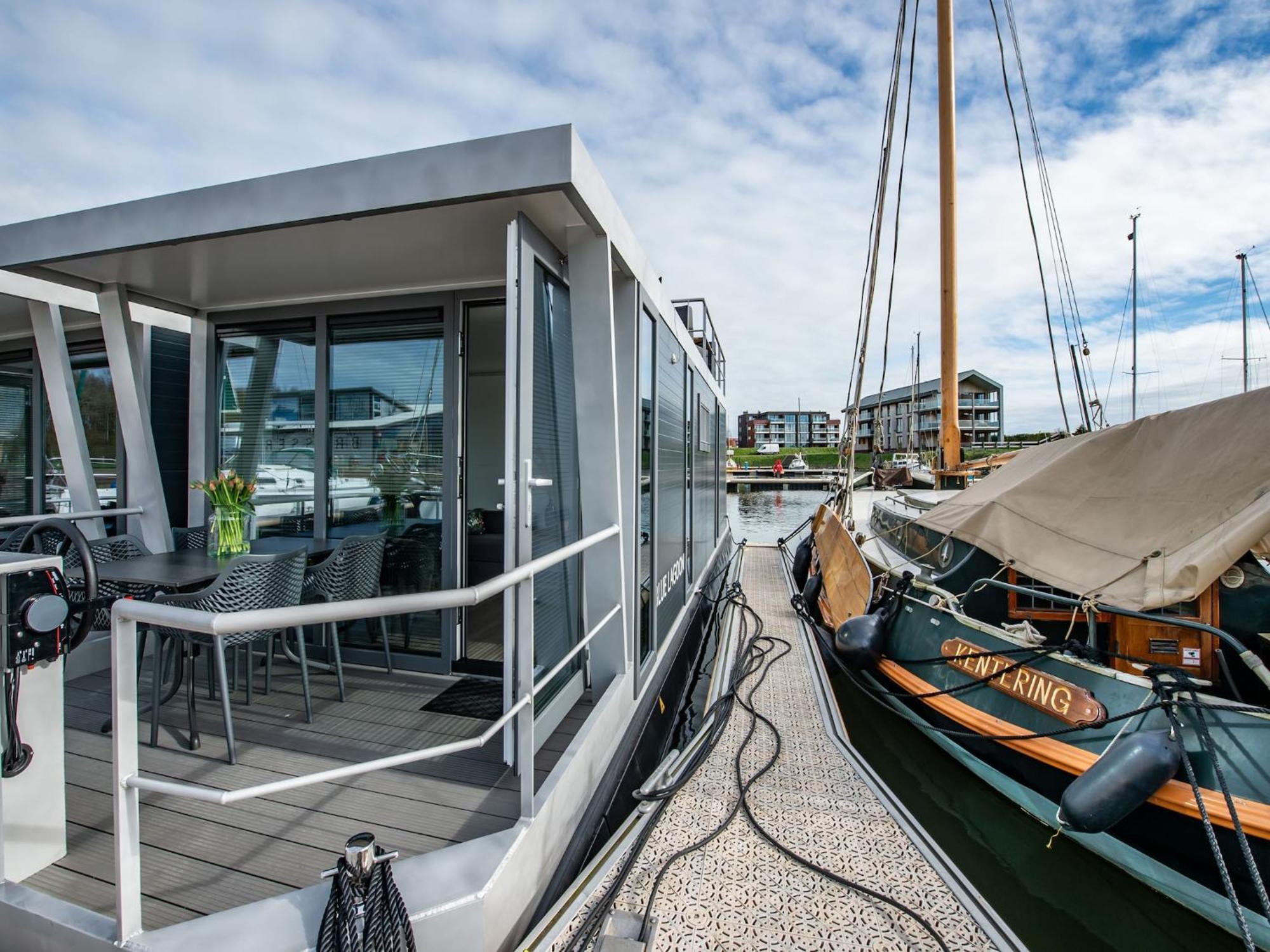 Waterlodge Blue Lagoon On A Jetty For 4 People Kamperland Extérieur photo